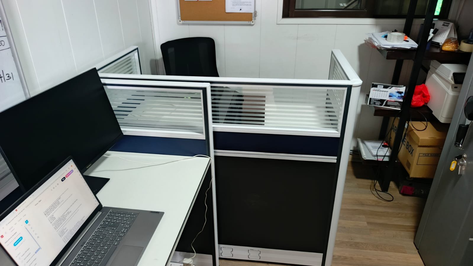 2026/06/1000120197.jpg One Way Workstation - Image 1